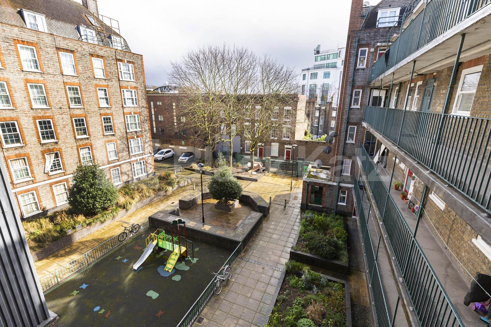 Recently refurbished three double bed flat mins to Tube & Regents Park Arlington Road , Camden